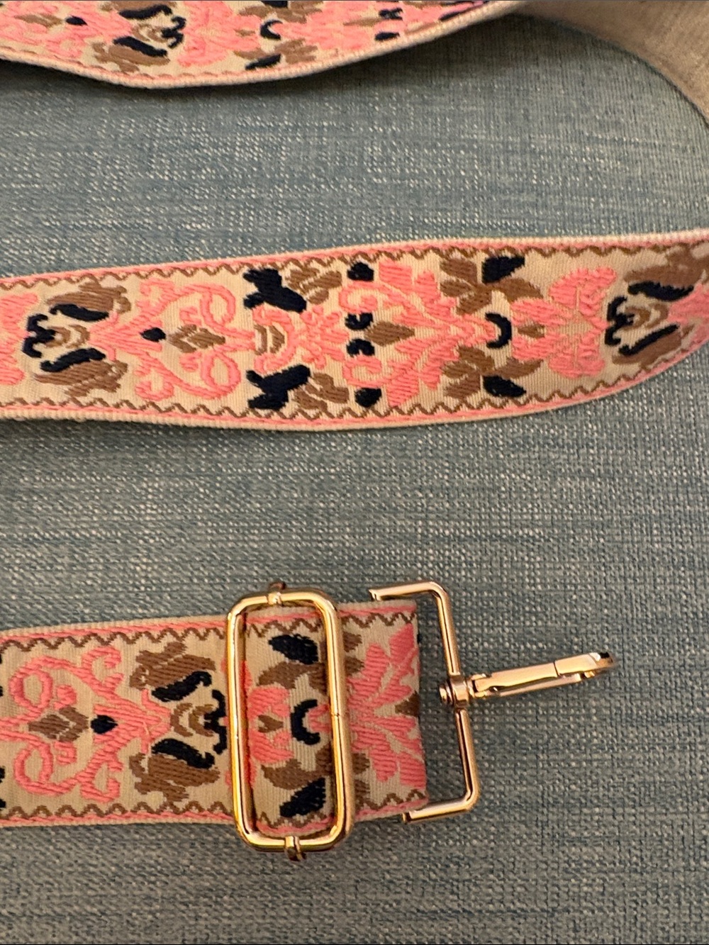 Adjustable Pink Floral-Patterned Crossbody Strap - Picture 2 of 8